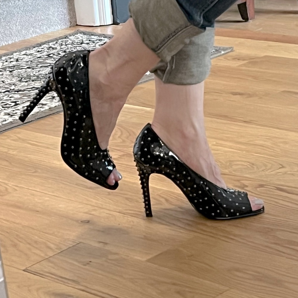 “Oh Deer” peep-toe studded heels size 8M